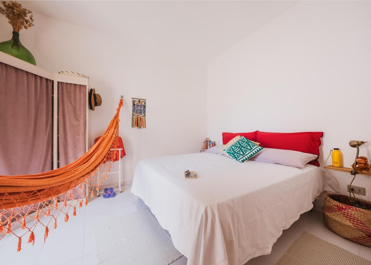 Love Tree Apartment Кальярі Екстер'єр фото